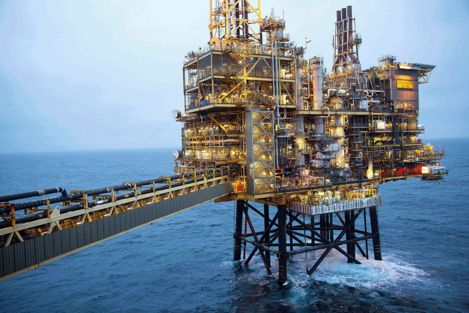 Shell en Equinor gaan Britse offshore olie- en gasactiviteiten bundelen in een joint-venture.