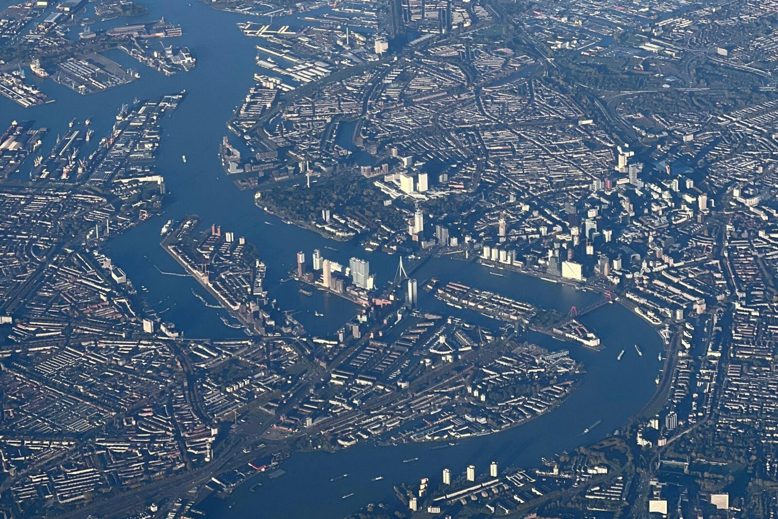 Voor miljarden aan projecten in Rotterdamse haven op losse schroeven