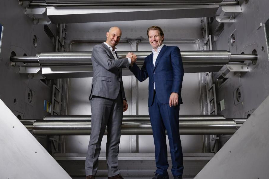 Mannen op elektrolyser