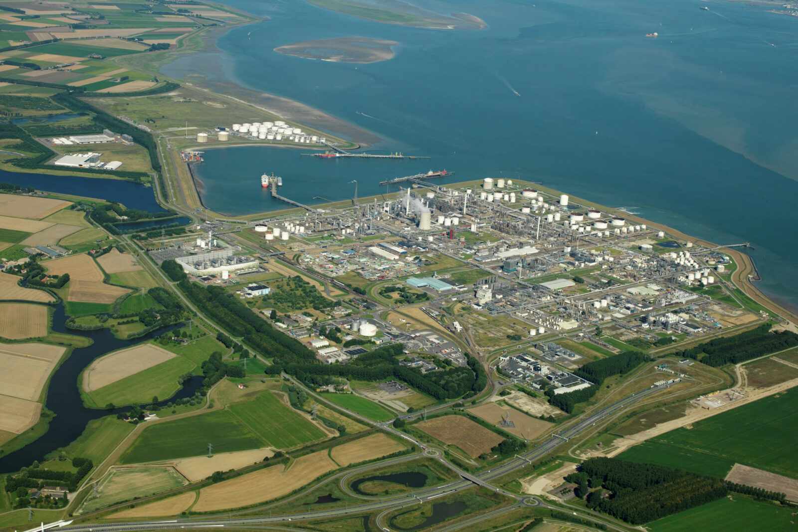 Luchtfoto Dow Terneuzen