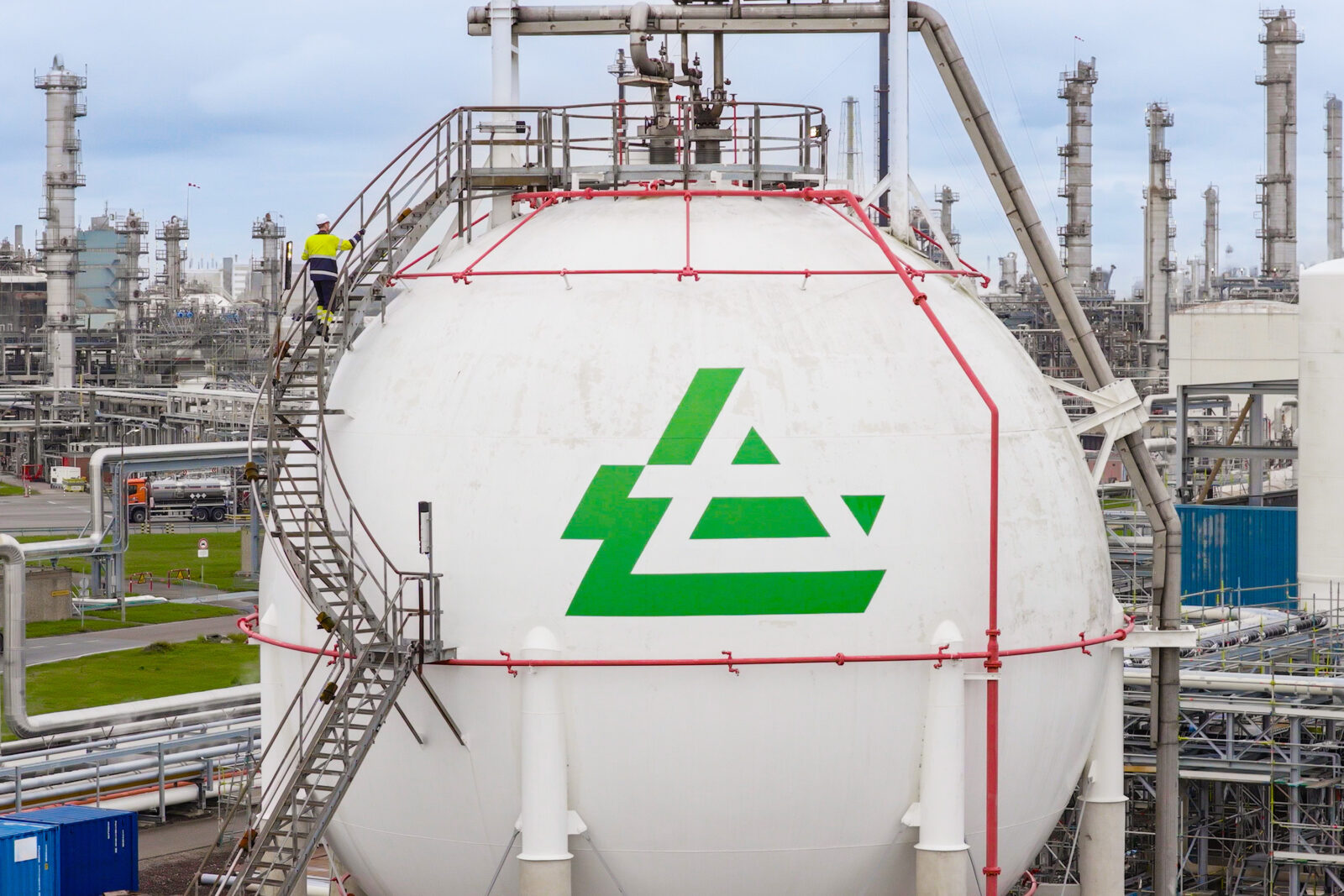 AirProducts Liquid Hydrogen Storagesphereat Rotterdam Botlek